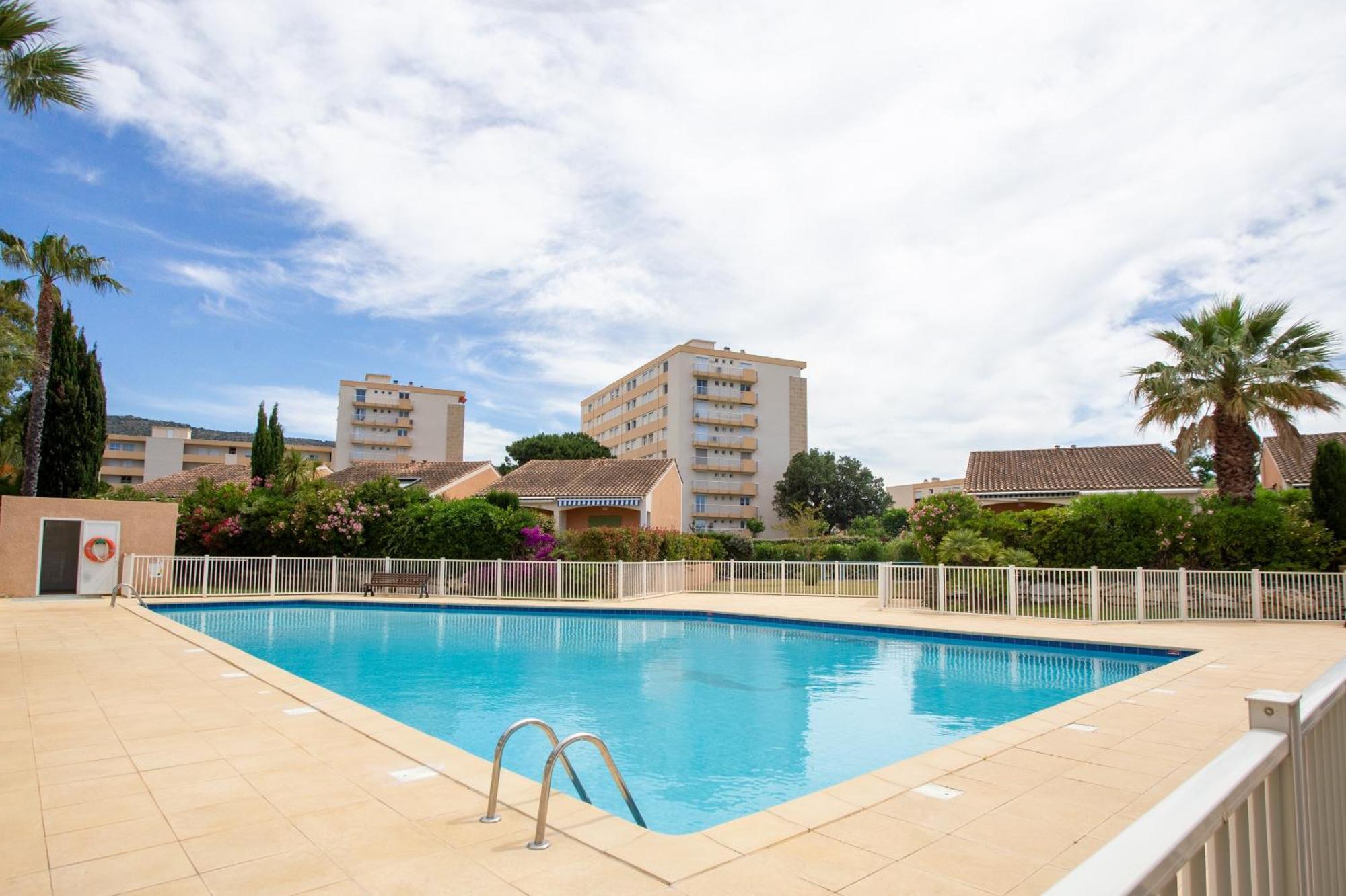 Lou Estrella - Appt 4P Avec Piscine Proche Plage Le Lavandou Bagian luar foto